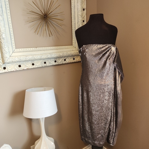 Halston Heritage Side Flutter Drape Strapless Sequin Dress Size 6 - Picture 2 of 10